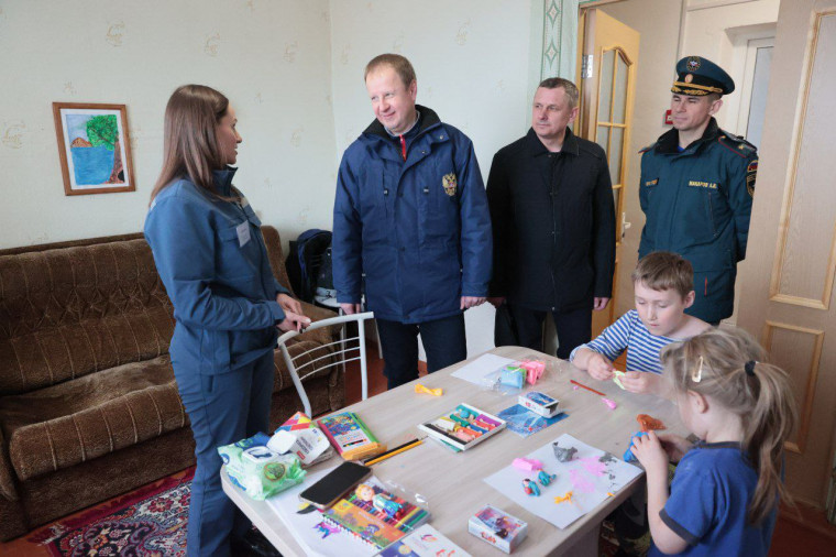 2 апреля в Михайловском районе побывал Губернатор Алтайского края Виктор Петрович Томенко .